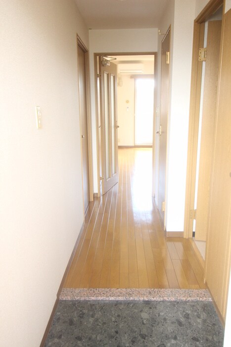 物件内観写真11　(玄関)