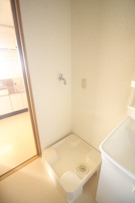 物件内観写真15　(洗濯機置場)