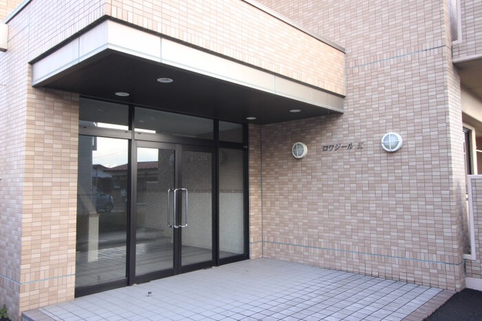 物件外観写真4　(エントランス部分)