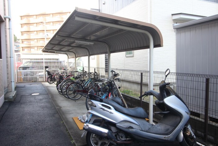 物件外観写真5　(駐輪場)
