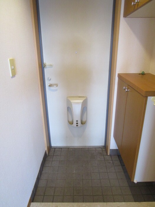 物件内観写真11　(玄関)