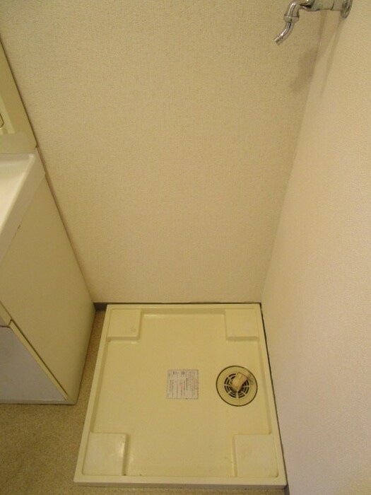 物件内観写真16　(洗濯機置場)