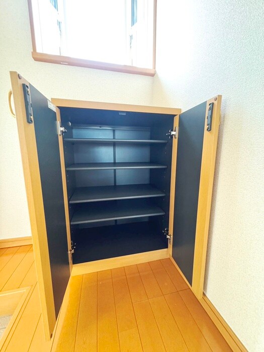 物件内観写真18　(靴箱)