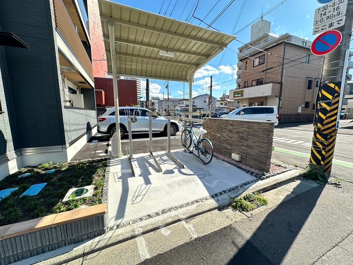 物件外観写真3　(駐輪場)