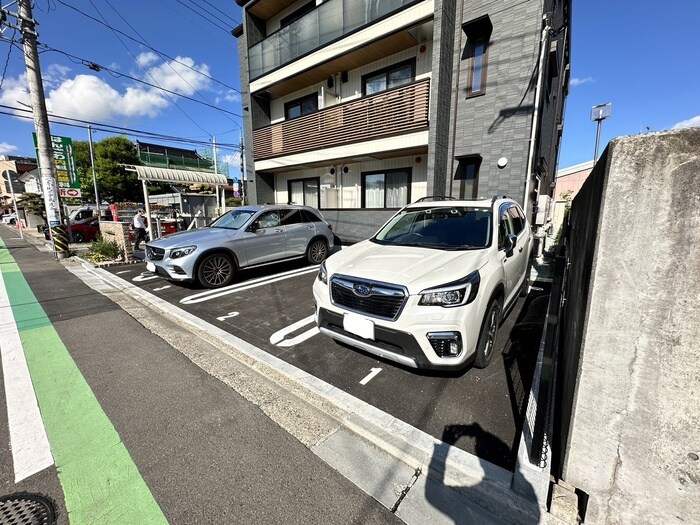 物件外観写真4　(駐車場)