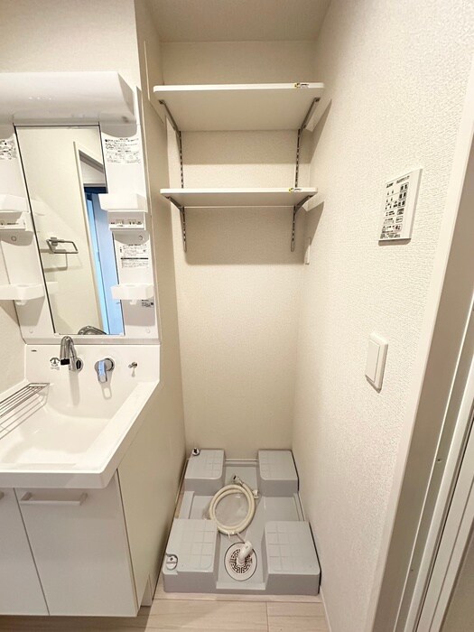 物件内観写真14　(洗濯機置場)