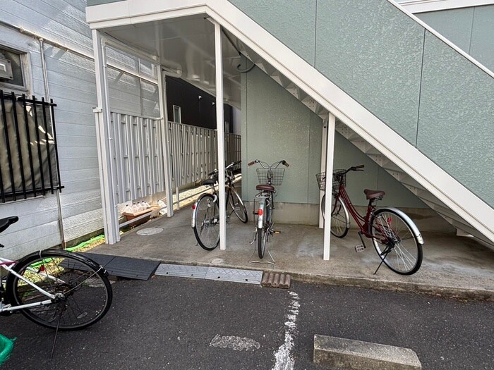 物件外観写真3　(駐輪場)