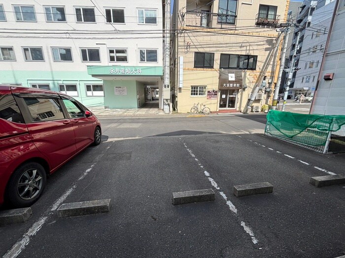 物件外観写真5　(駐車場)