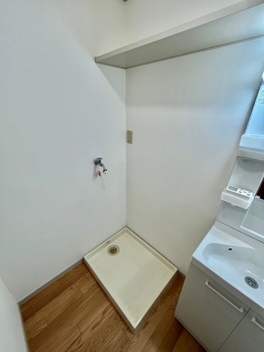 物件内観写真16　(洗濯機置場)