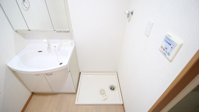 物件内観写真12　(洗濯機置場)