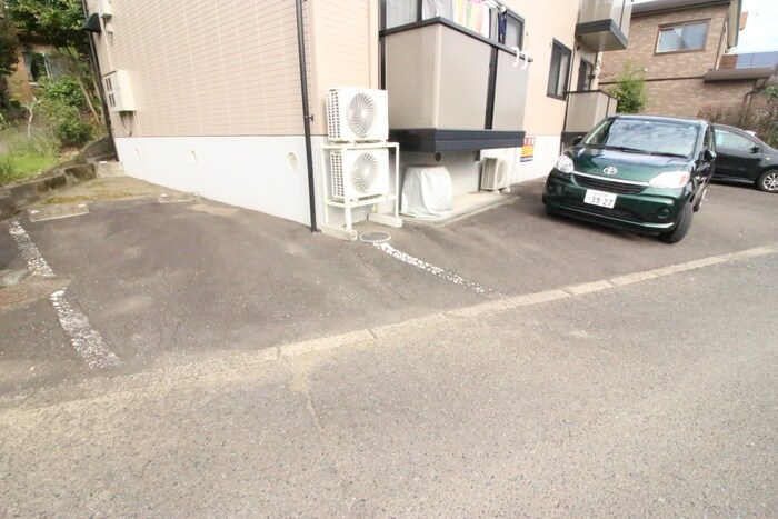 物件外観写真4　(駐車場)