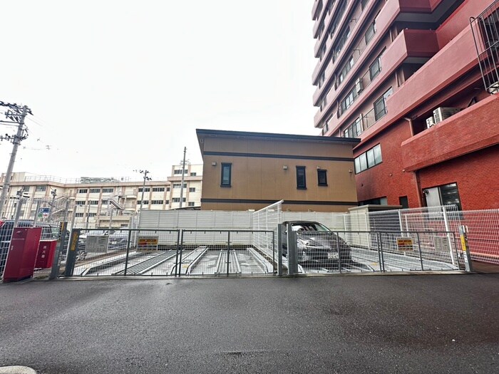 物件外観写真5　(駐車場)