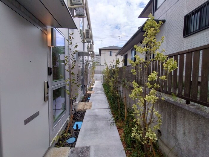 物件外観写真6　(エントランス部分)