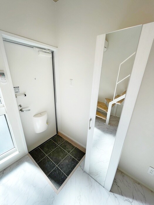 物件内観写真16　(玄関)