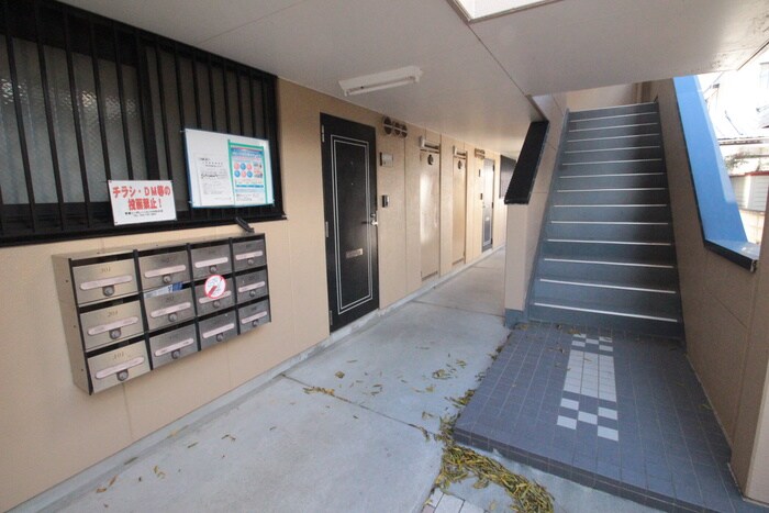 物件外観写真4　(エントランス部分)