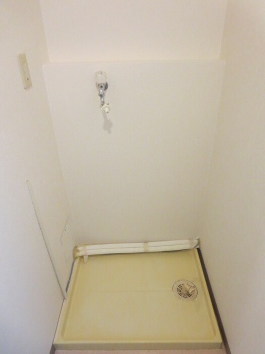 物件内観写真16　(洗濯機置場)