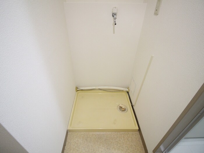 物件内観写真18　(洗濯機置場)