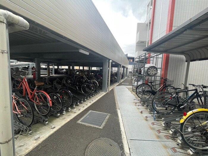 物件外観写真5　(駐輪場)