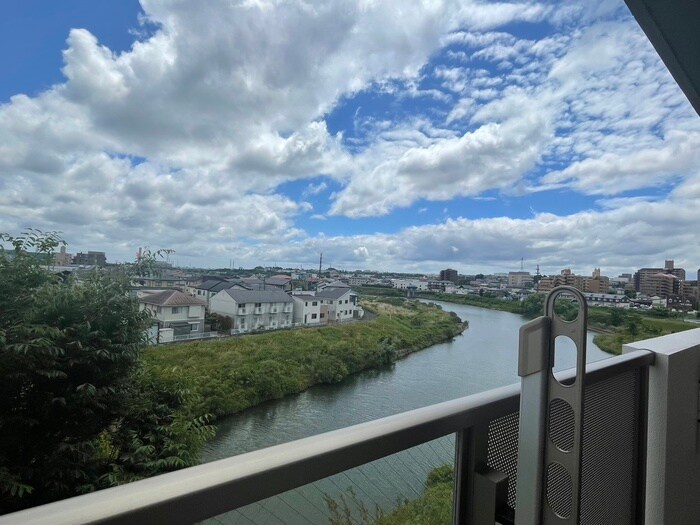 物件内観写真16　(室内からの展望)