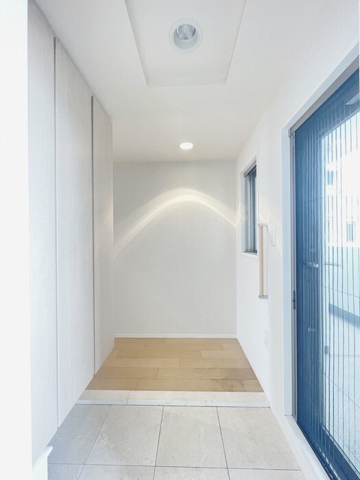 物件内観写真18　(玄関)