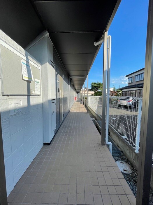 物件外観写真3　(エントランス部分)