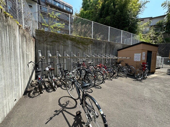 物件外観写真5　(駐輪場)