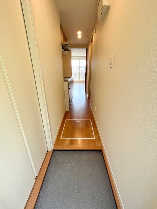 物件内観写真16　(玄関)