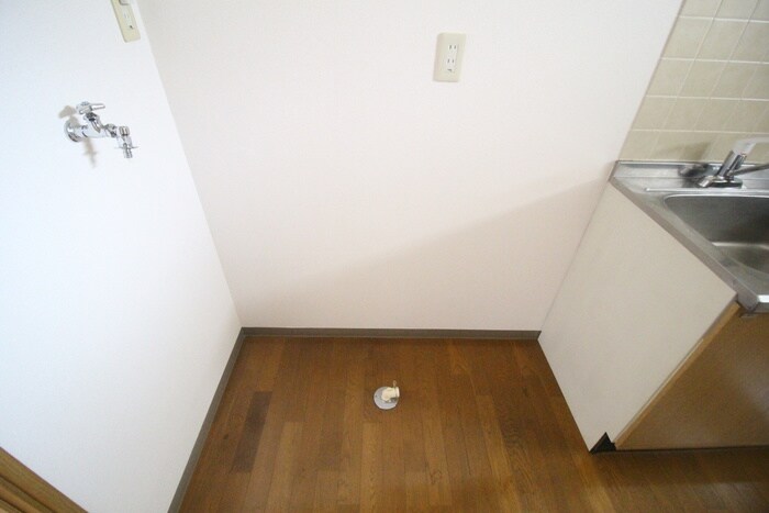 物件内観写真15　(洗濯機置場)