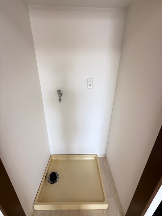 物件内観写真12　(洗濯機置場)