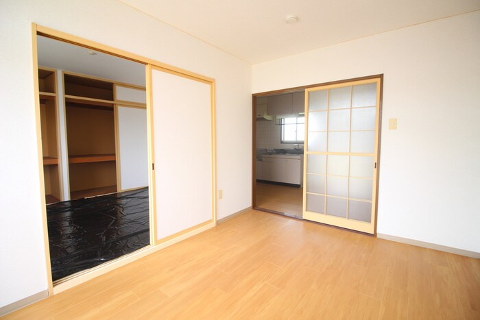 物件内観写真8　(居室)