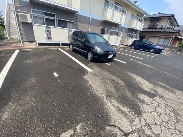 物件外観写真3　(駐車場)