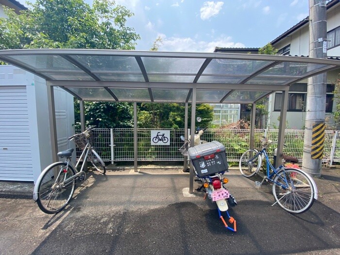物件外観写真4　(駐輪場)