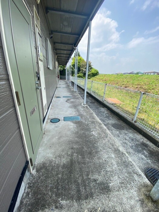 物件外観写真6　(エントランス部分)