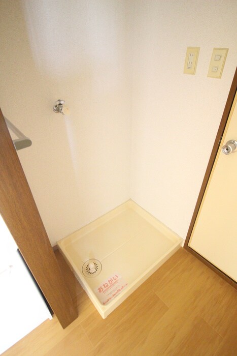 物件内観写真15　(洗濯機置場)