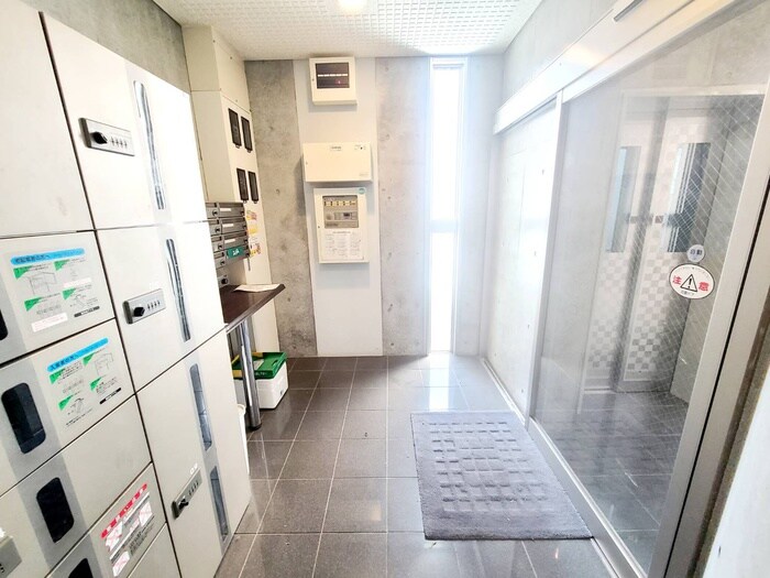 物件外観写真3　(エントランス部分)