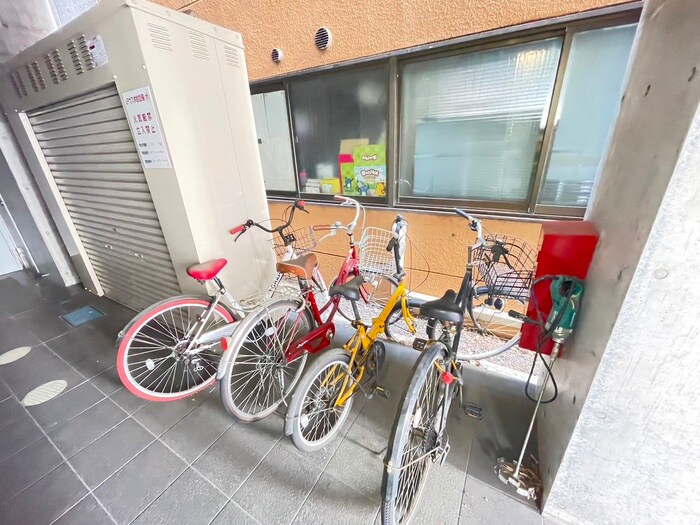 物件外観写真5　(駐輪場)