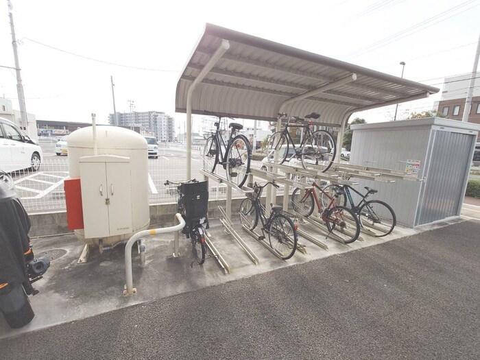 物件外観写真4　(駐輪場)