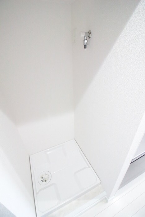 物件内観写真16　(洗濯機置場)