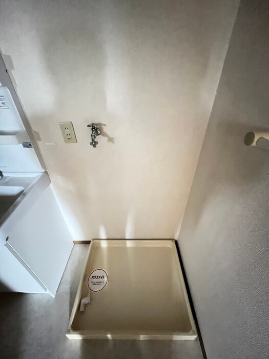 物件内観写真8　(洗濯機置場)