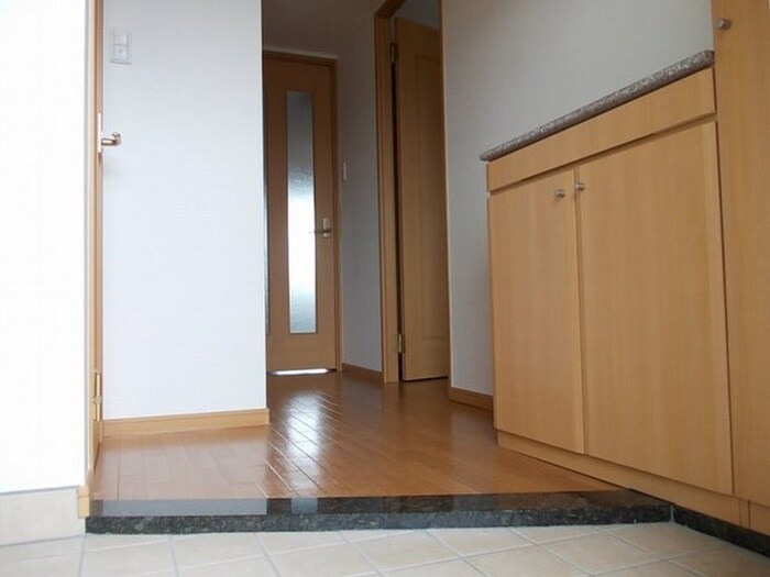 物件内観写真14　(玄関)