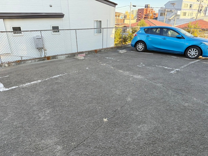 ラベ－ルハウスの駐車場