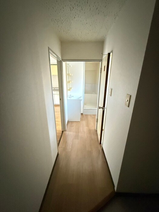 物件内観写真16　(廊下)