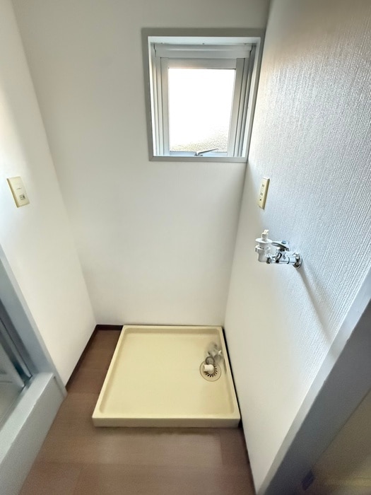 ラベ－ルハウスの洗濯機置場