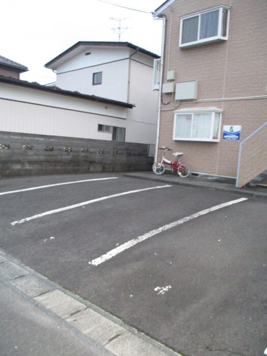 物件外観写真5　(駐車場)