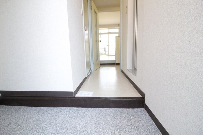 物件内観写真14　(玄関)