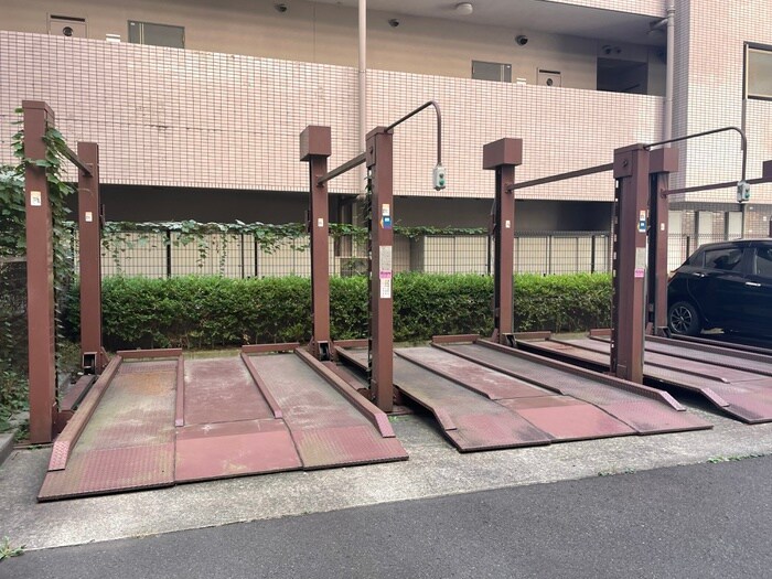 物件外観写真3　(駐車場)