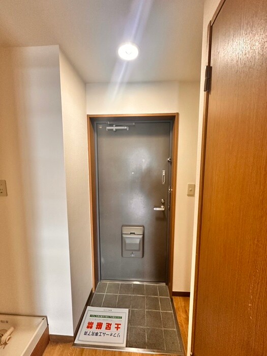 物件内観写真17　(玄関)