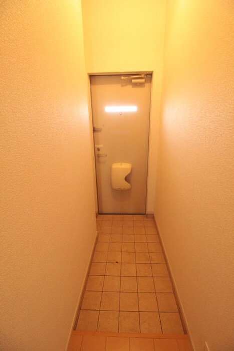 物件内観写真9　(玄関)