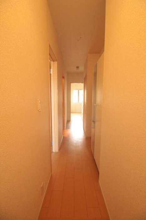物件内観写真11　(廊下)