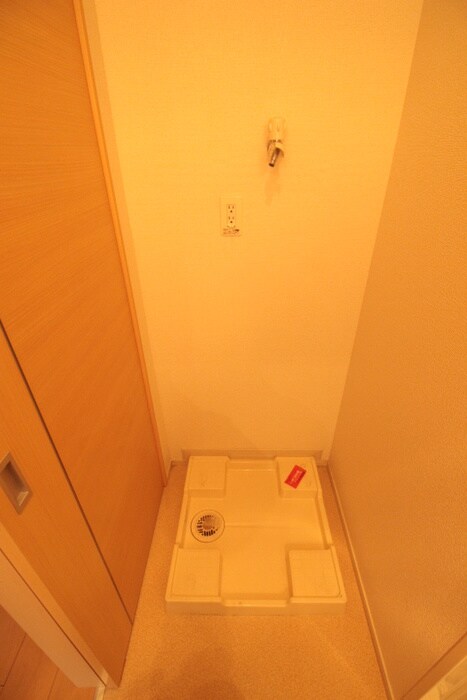 物件内観写真16　(洗濯機置場)